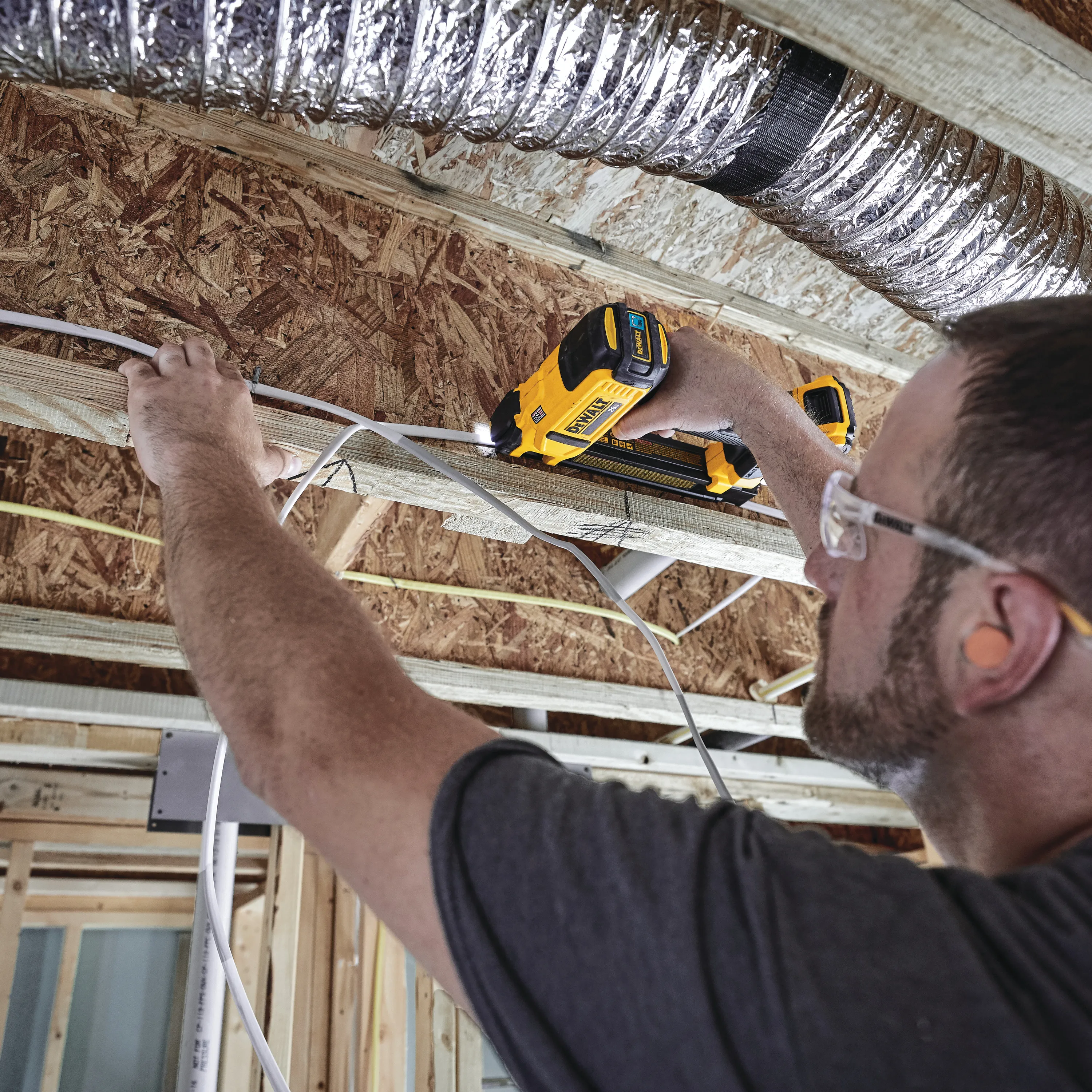 DeWalt DCN701D1 Cordless Cable Stapler Kit